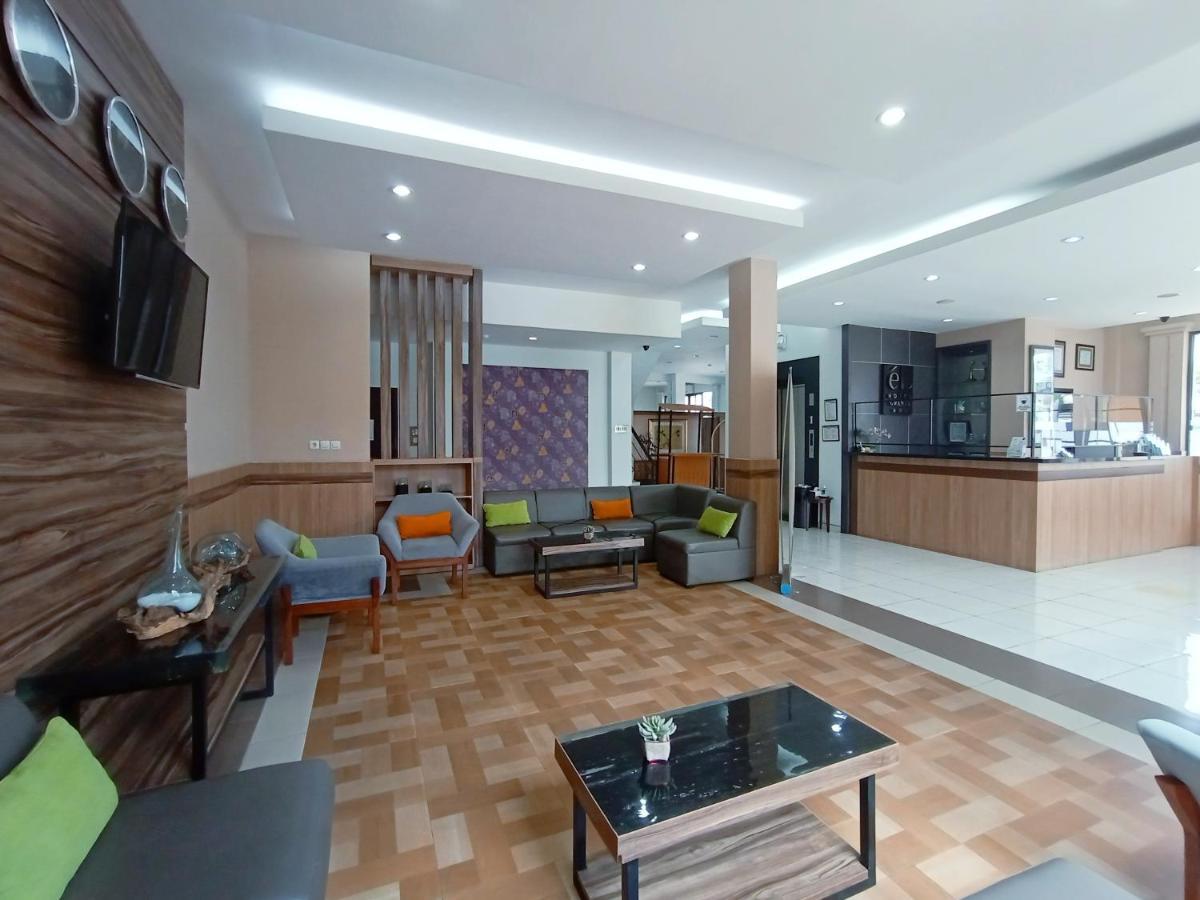 El Hotel Маланг Екстериор снимка