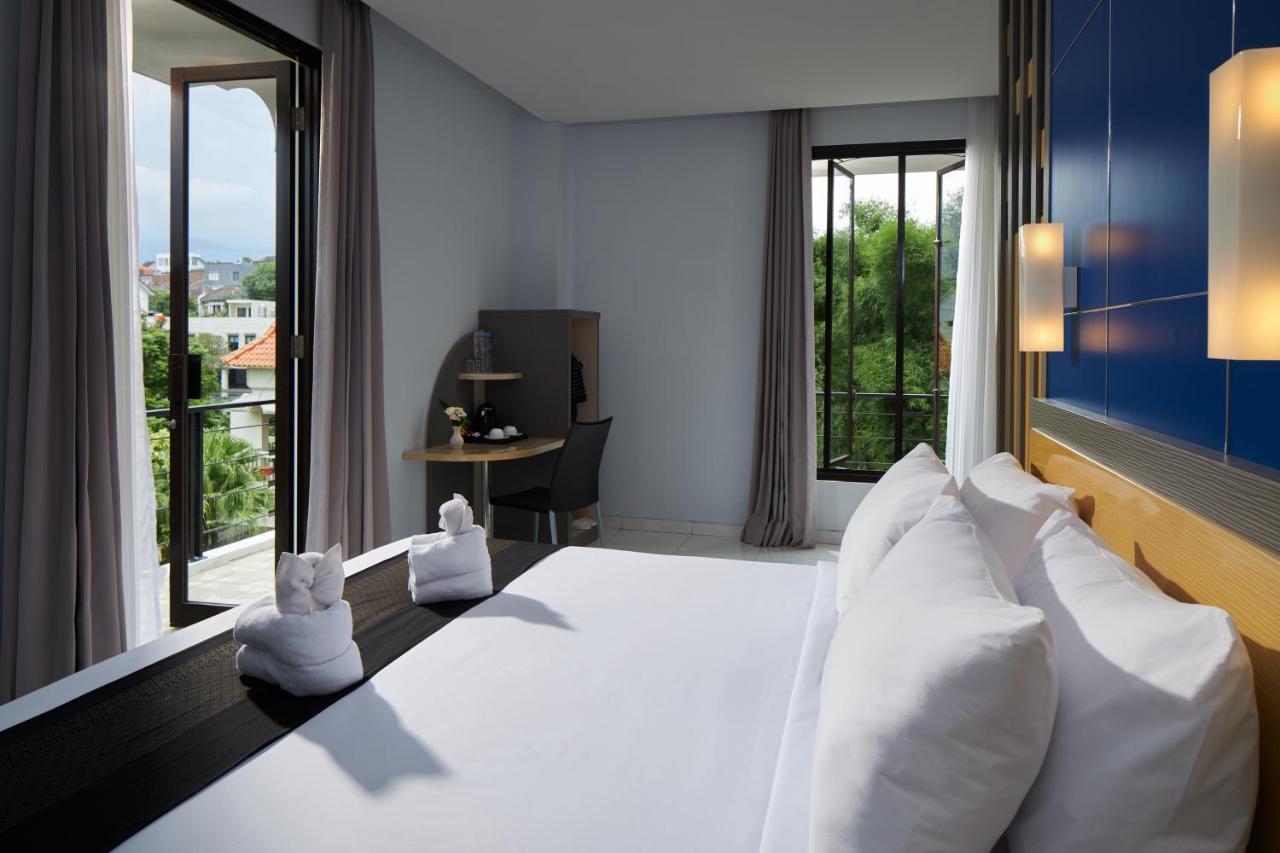 El Hotel Маланг Екстериор снимка