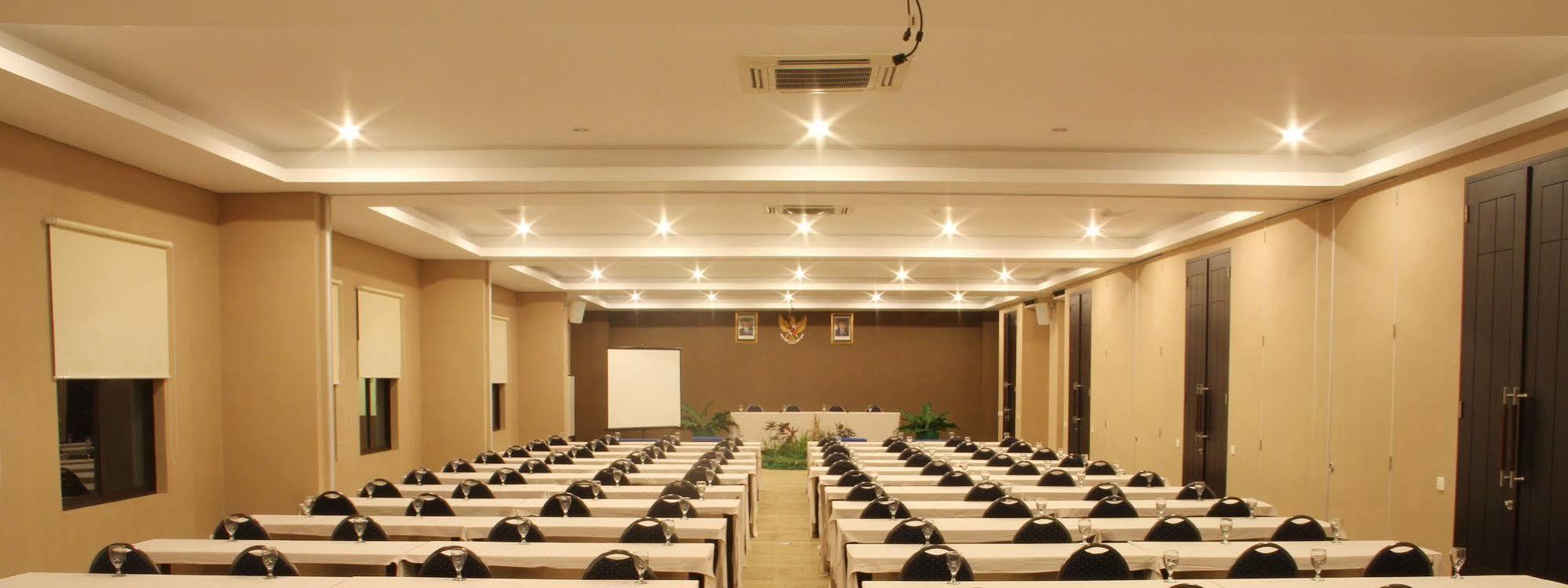 El Hotel Маланг Екстериор снимка