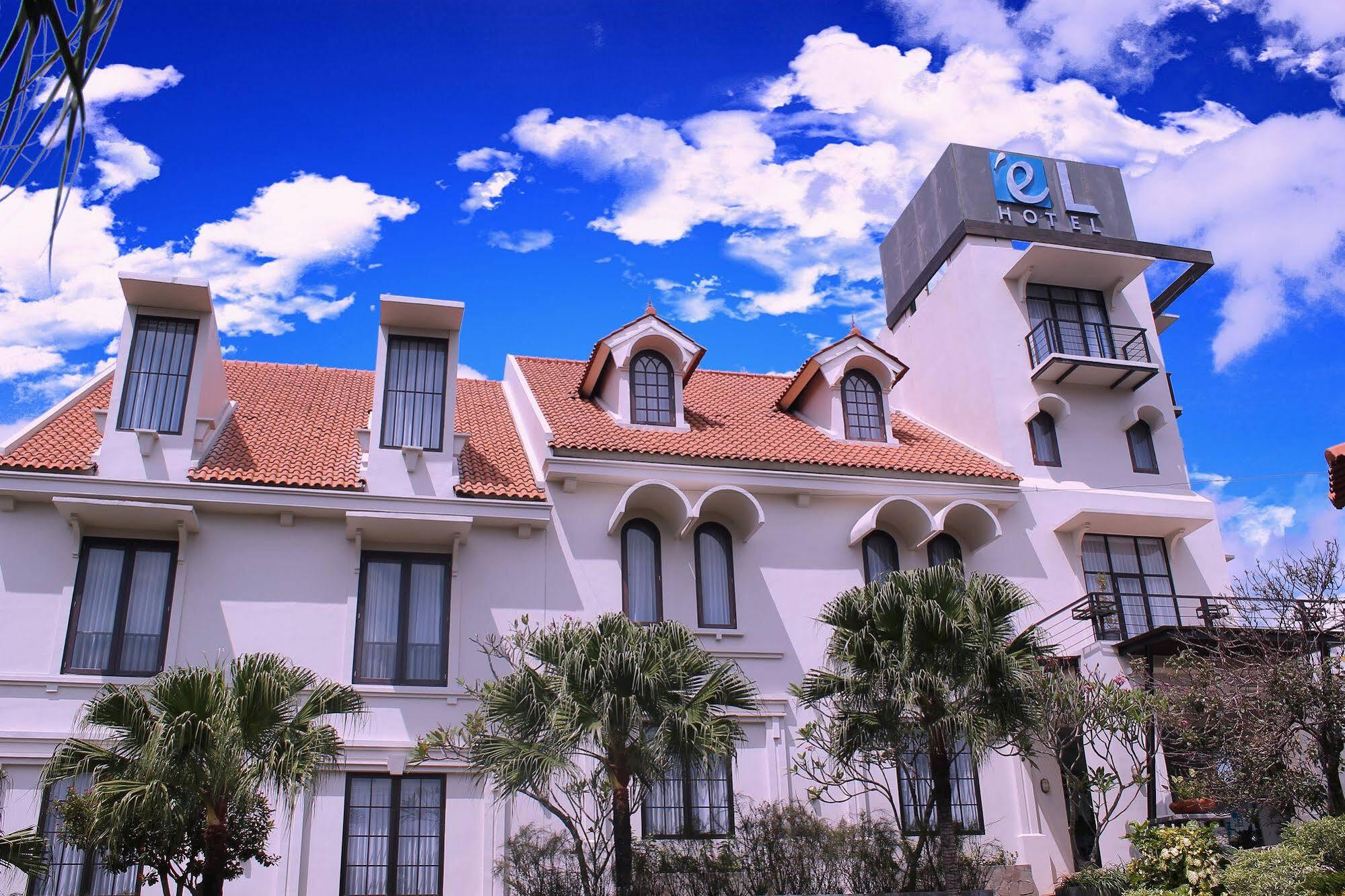 El Hotel Маланг Екстериор снимка